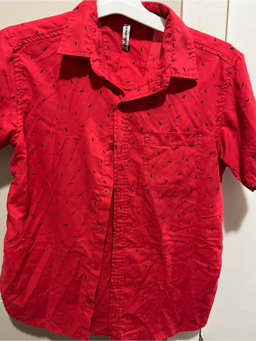 Men's Red Short-Sleeve Button-Up Shirt